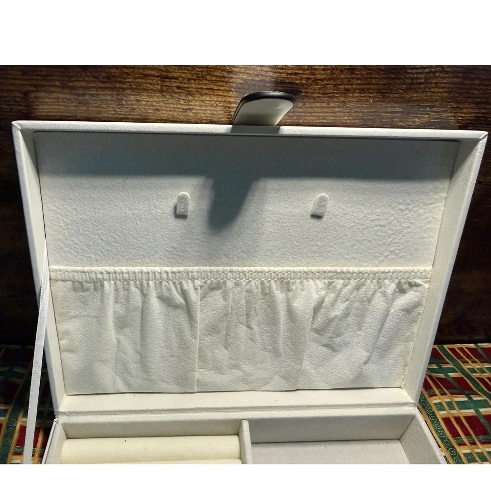 Radley London White Faux Leather Jewelry Box Organizer Case Gold Logo